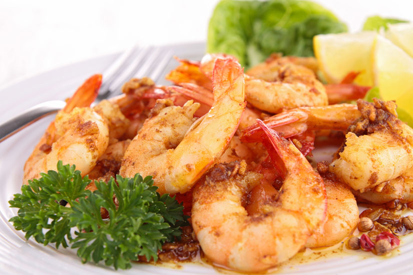 Gamberoni fritti impanati con limone – piatti di mare
